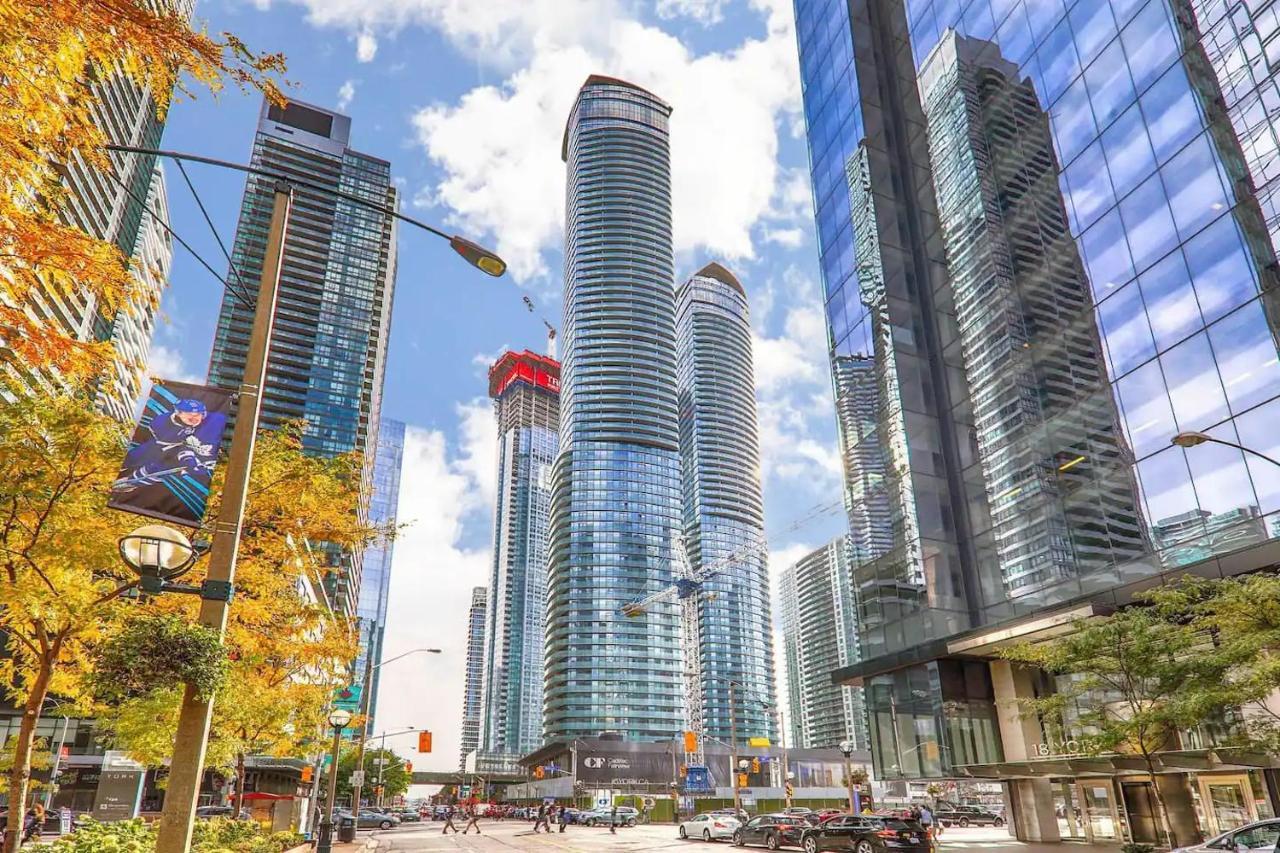 Apartment Luxury 2-bedroom Parking, View Of Cn Tower *