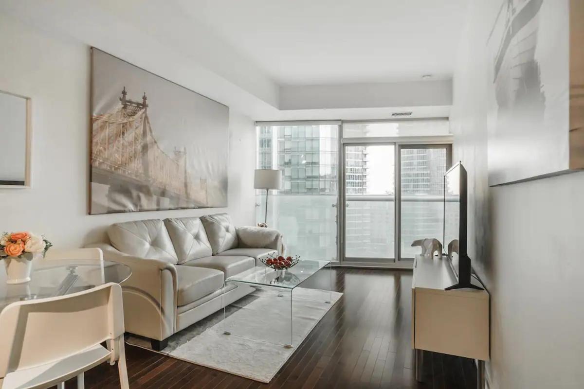 Apartment Luxury 2-bedroom Parking, View Of Cn Tower